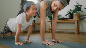 Olahraga Dalam Ruangan Yang Mudah Untuk Anak Berusia 5 Tahun